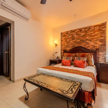 Dorado Plaza Calle Del Arsenal 4*