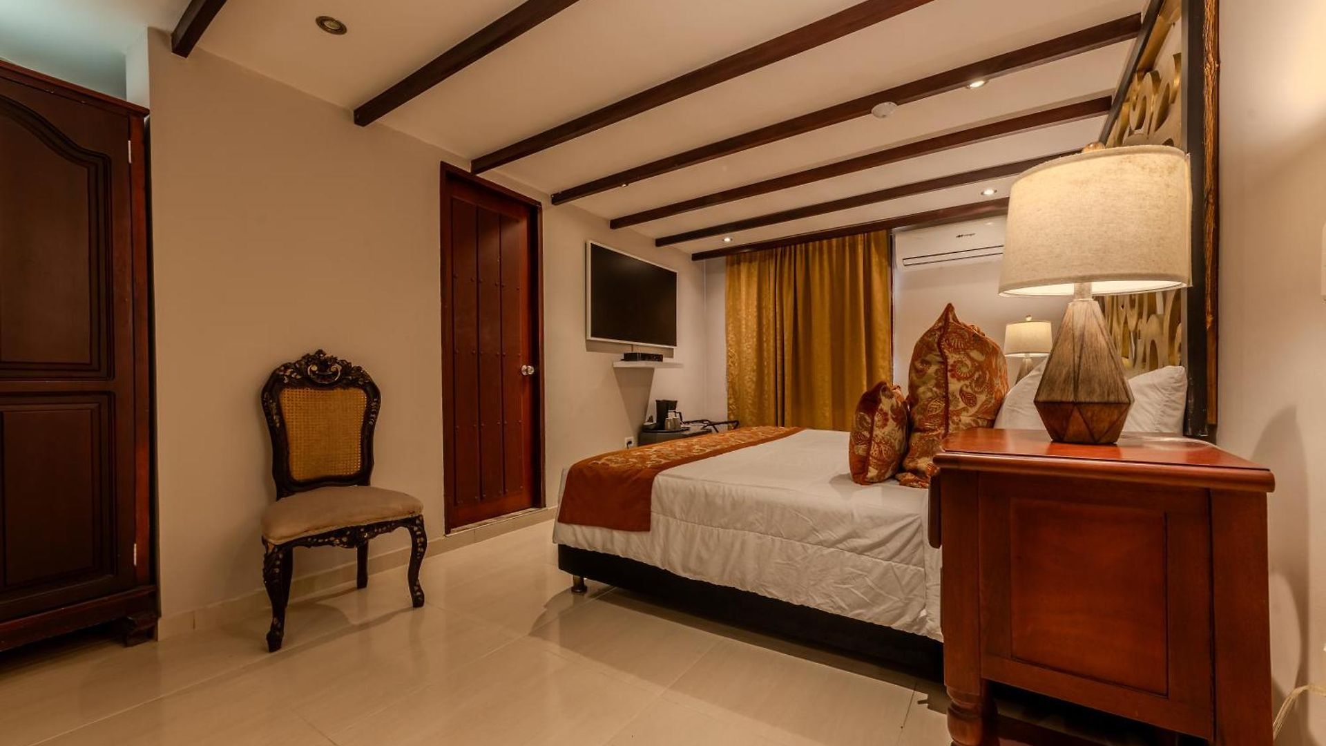 Dorado Plaza Boutique Calle Del Arsenal Hotel