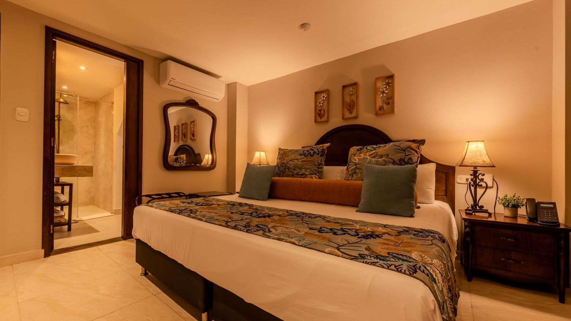 Dorado Plaza Boutique Calle Del Arsenal Hotel