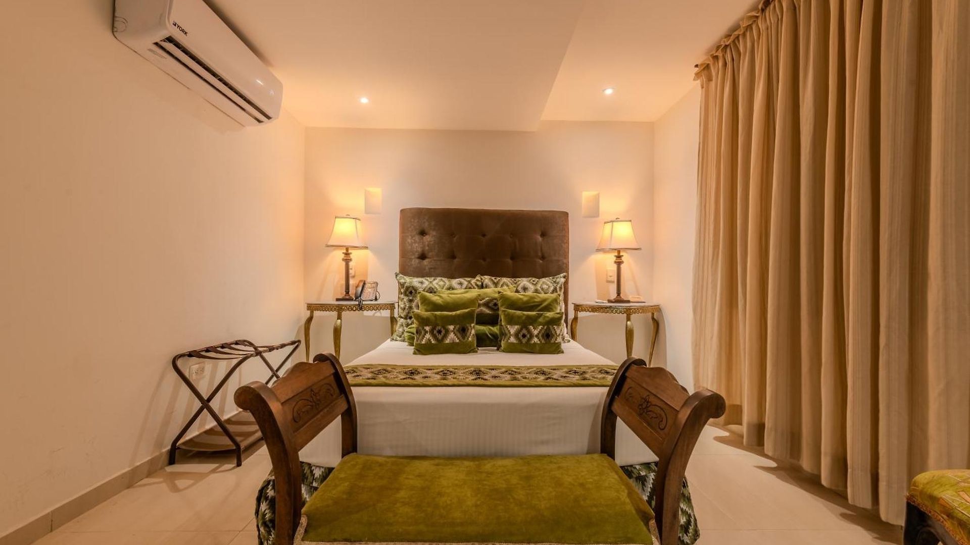 Dorado Plaza Boutique Calle Del Arsenal 4*