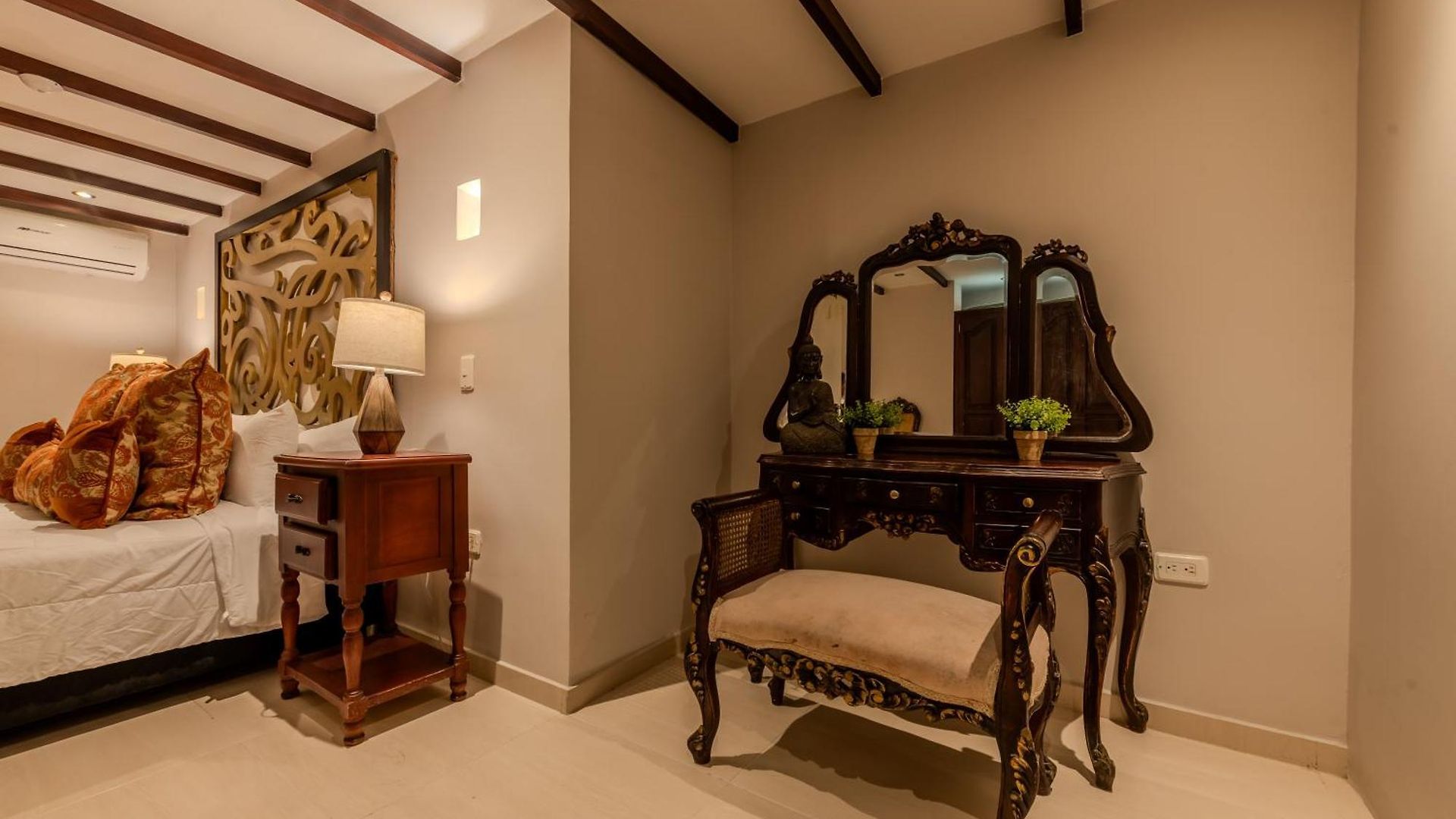 Dorado Plaza Boutique Calle Del Arsenal Cartagena