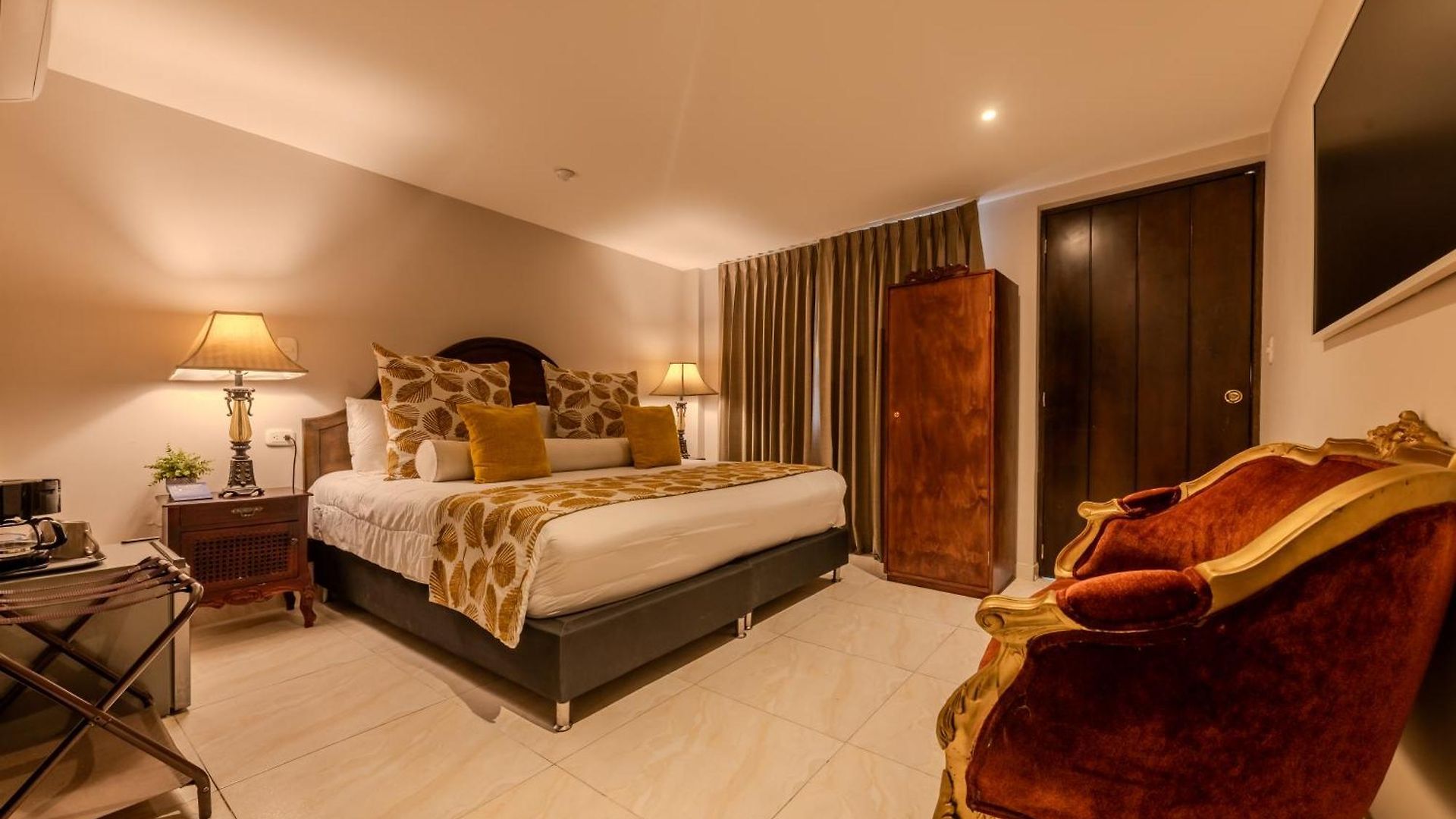 Dorado Plaza Boutique Calle Del Arsenal 4*