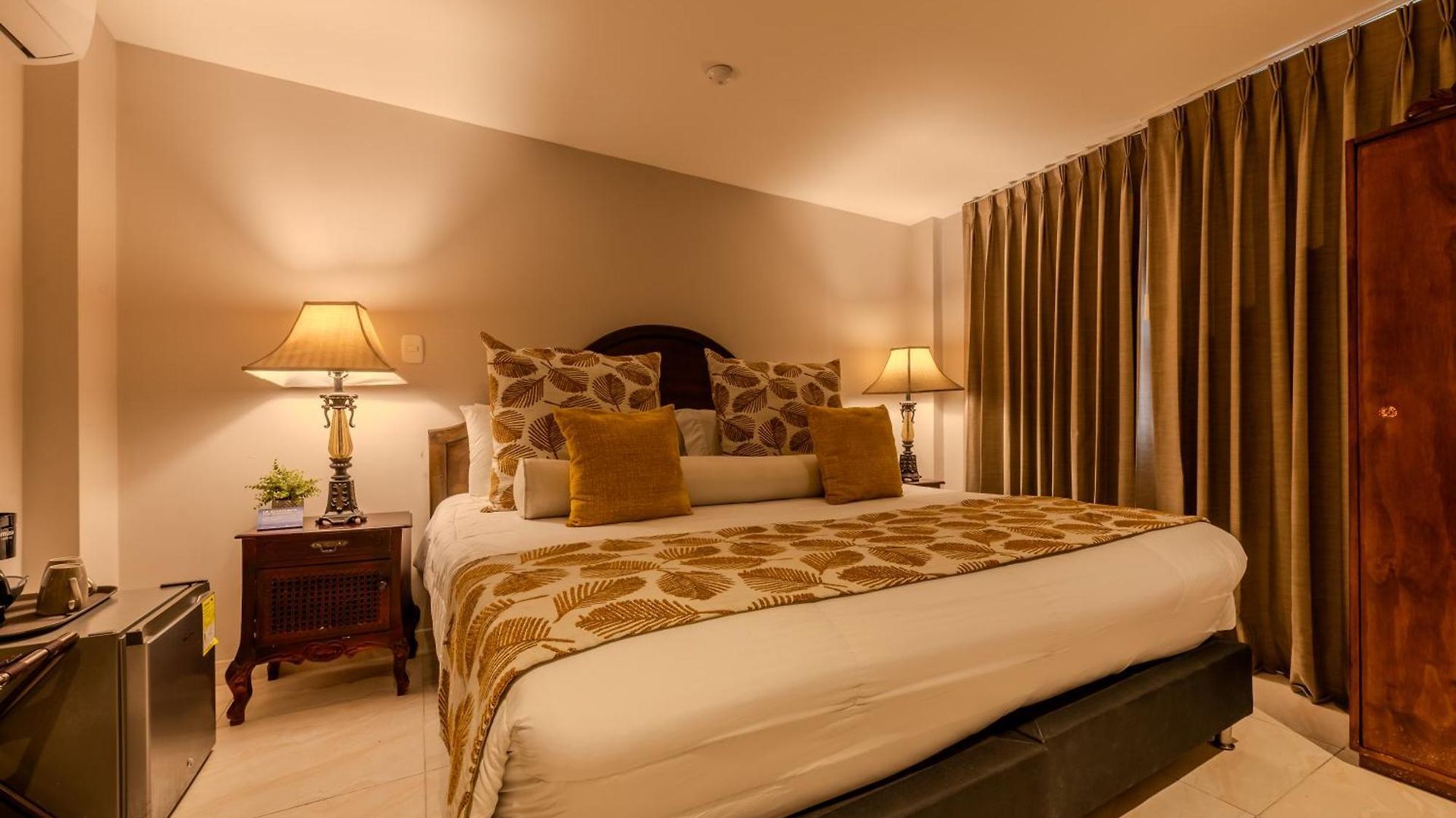Dorado Plaza Boutique Calle Del Arsenal 4*