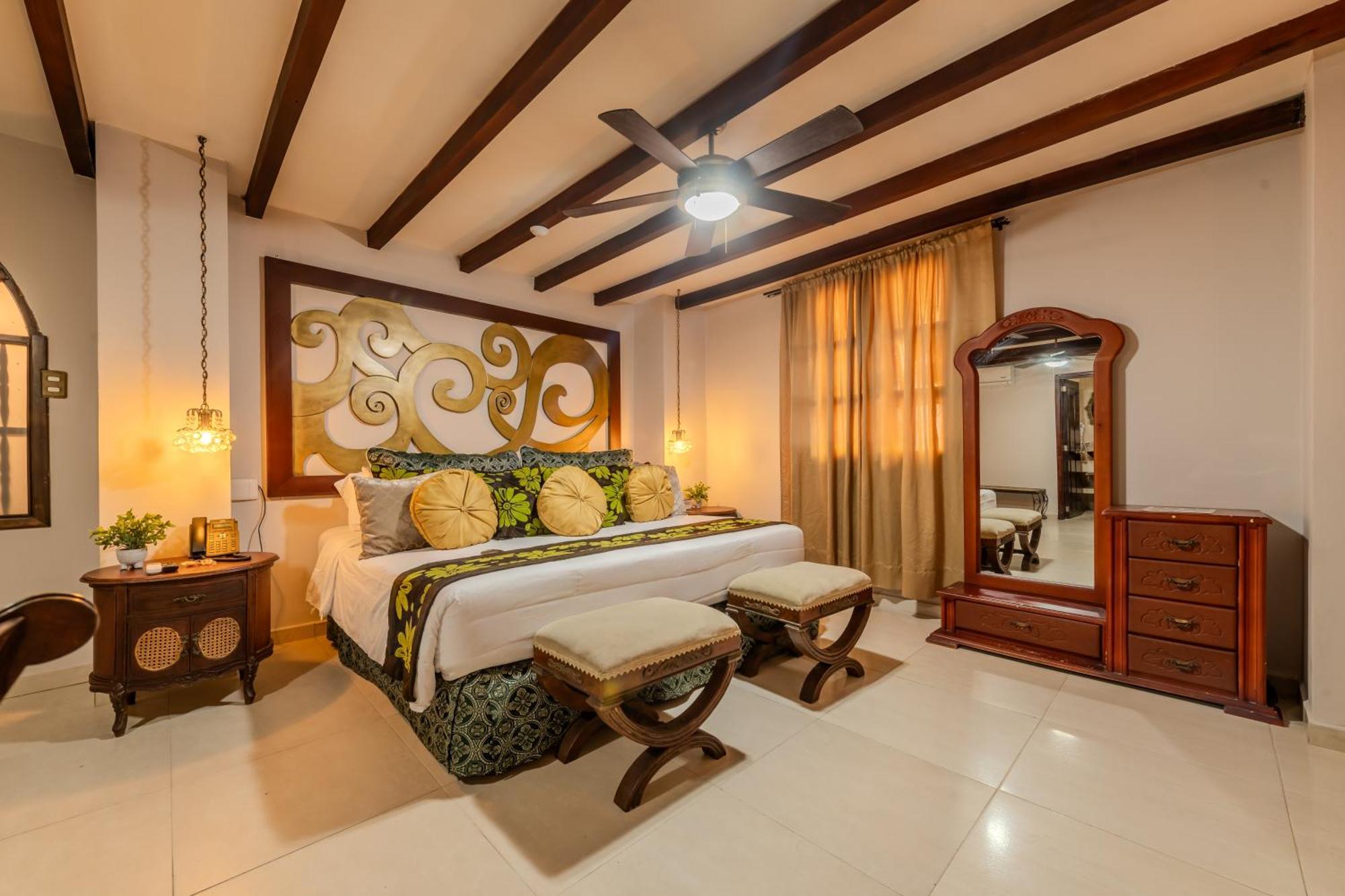 Dorado Plaza Boutique Calle Del Arsenal Hotel