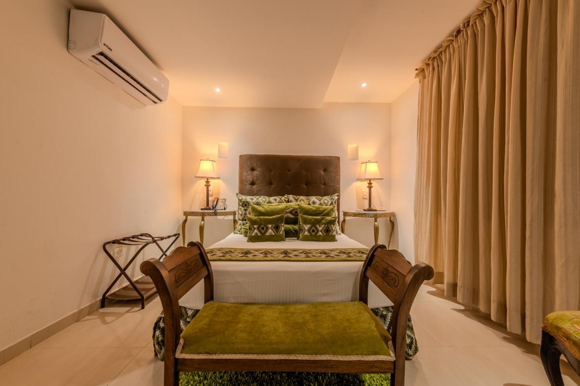 Dorado Plaza Boutique Calle Del Arsenal 4*