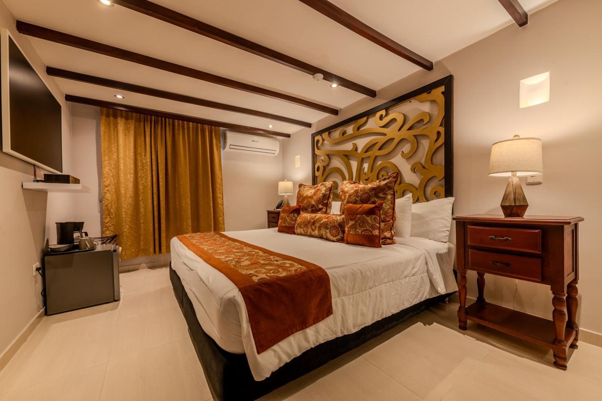 Dorado Plaza Boutique Calle Del Arsenal 4*