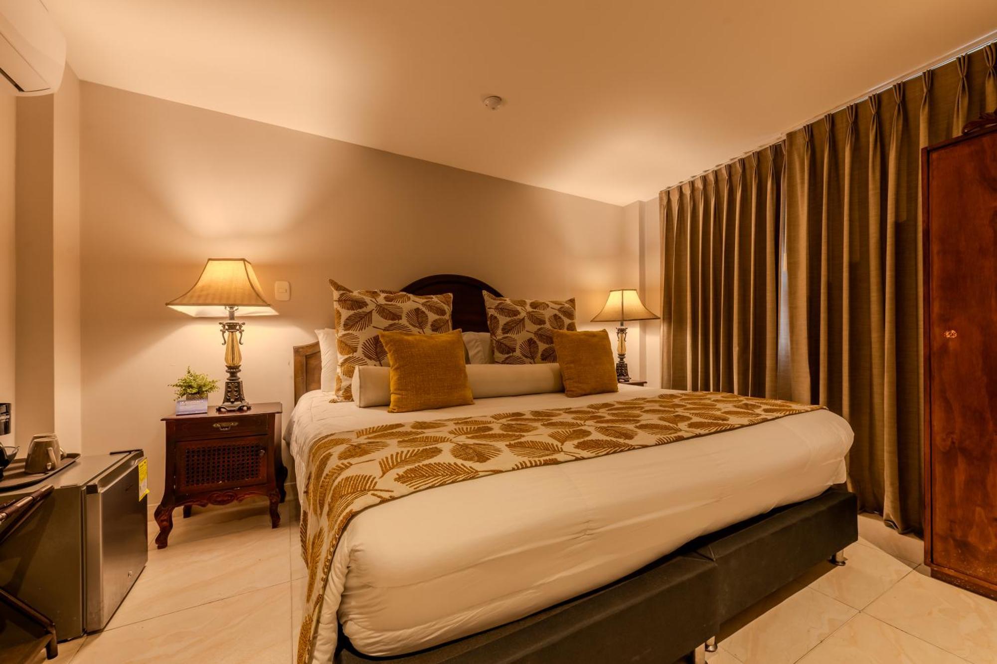 Dorado Plaza Boutique Calle Del Arsenal 4*